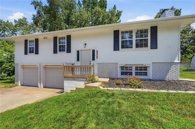 8815 N Grand Ave, Kansas City, MO 64155