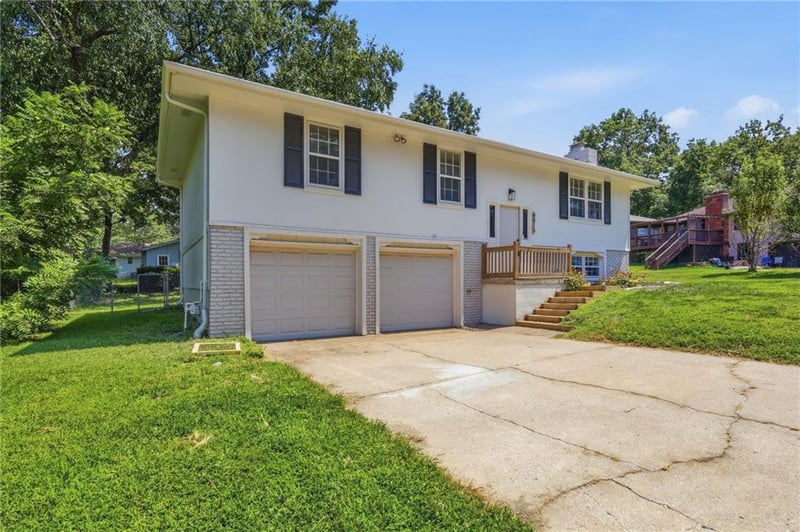 8815 N Grand Ave, Kansas City, MO 64155