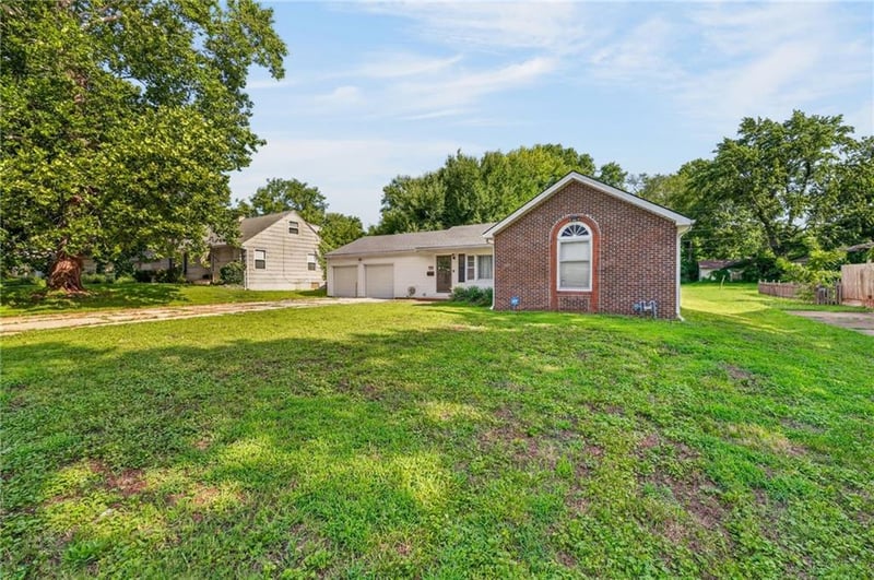 7904 E 87th St, Raytown, MO 64138