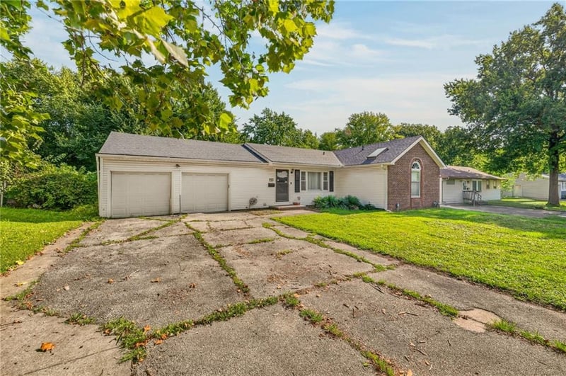 7904 E 87th St, Raytown, MO 64138