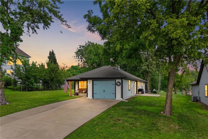 424 N Armstrong St, Pleasant Hill, MO 64080