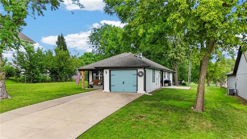 424 N Armstrong St, Pleasant Hill, MO 64080