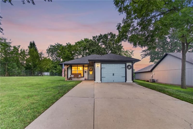424 N Armstrong St, Pleasant Hill, MO 64080