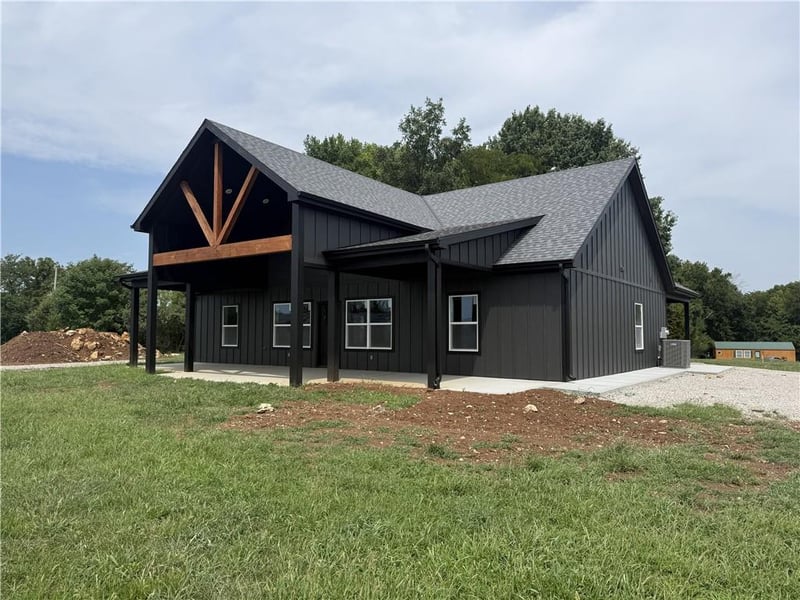 121 Elm Dr, Linn Valley, KS 66040