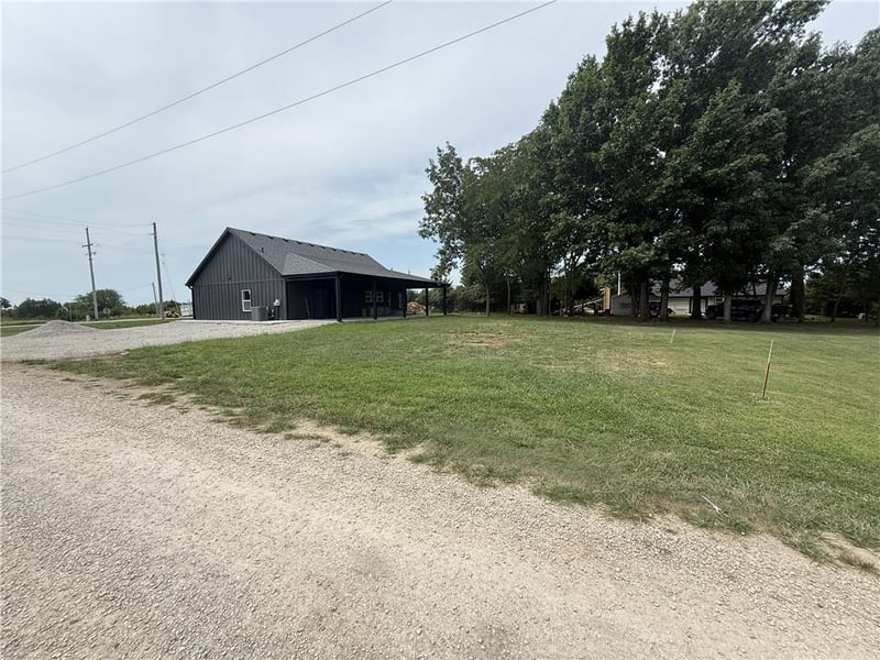 121 Elm Dr, Linn Valley, KS 66040