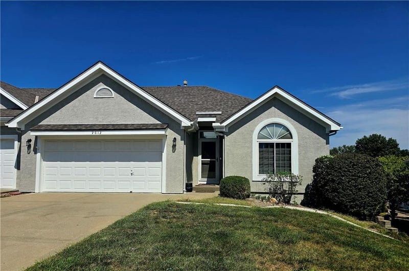 9613 N Locust Dr, Kansas City, MO 64155