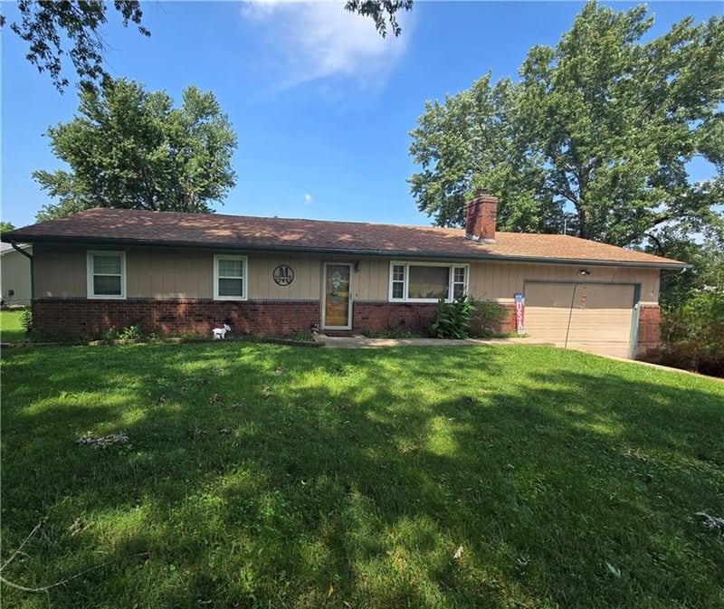 108 Hoover St, Pomona, KS 66076