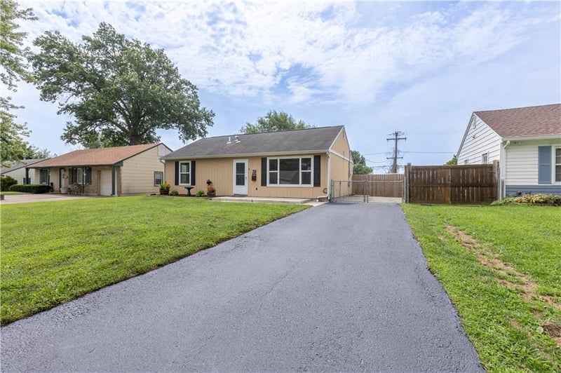 607 NE 66th Ter, Kansas City, MO 64118
