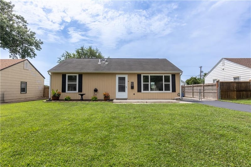 607 NE 66th Ter, Kansas City, MO 64118
