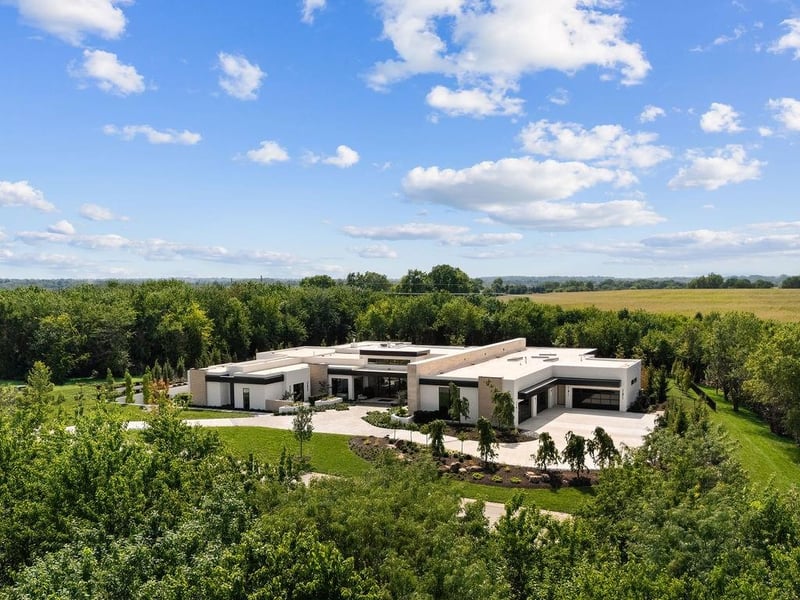17460 Galloway Dr, Stilwell, KS 66085