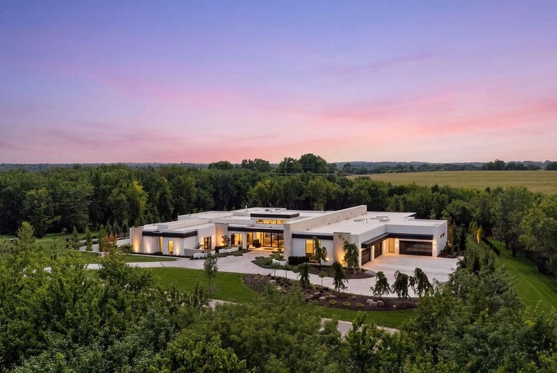 17460 Galloway Dr, Stilwell, KS 66085