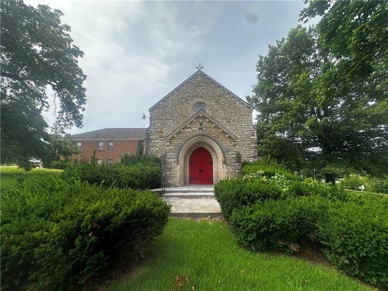5809 E Red Bridge Rd, Kansas City, MO 64134