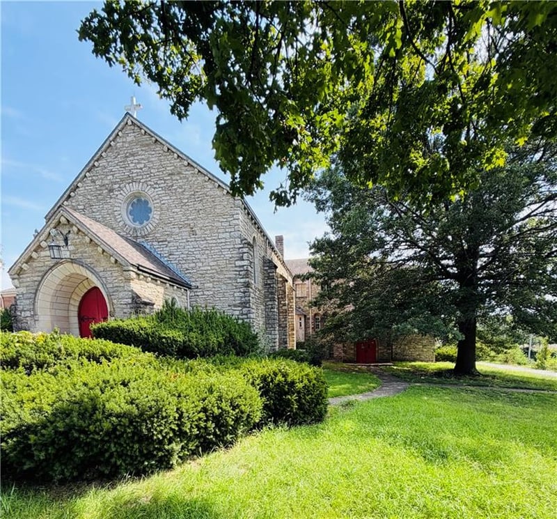 5809 E Red Bridge Rd, Kansas City, MO 64134