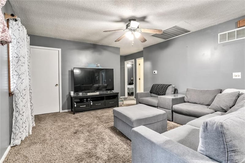 212 N 81st Ter, Kansas City, KS 66112
