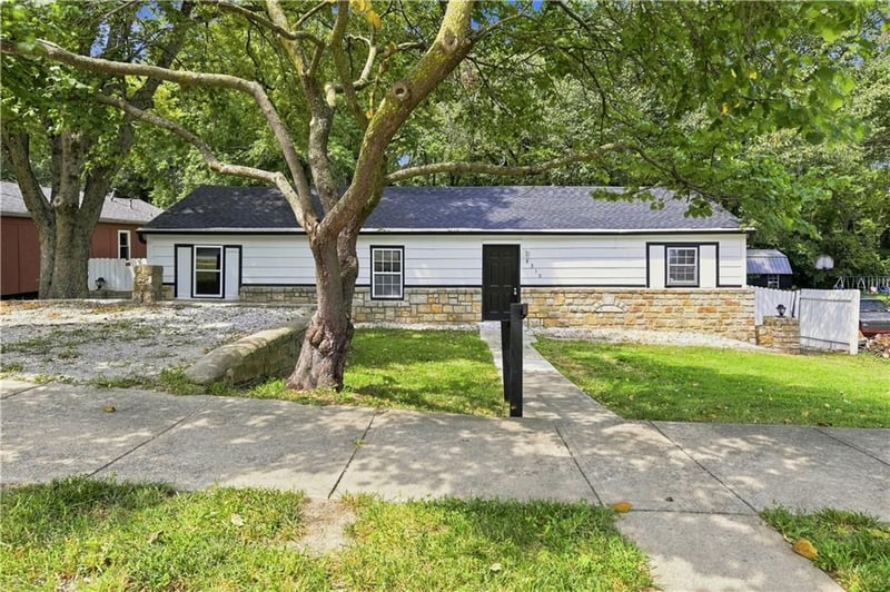 8310 Ottawa St, De Soto, KS 66018