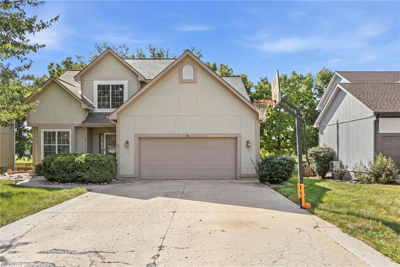 5924 NE Turquoise Dr, Lee's Summit, MO 64064
