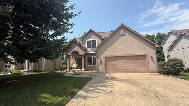 5924 NE Turquoise Dr, Lee's Summit, MO 64064