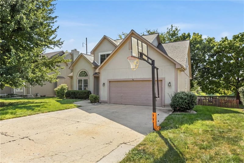 5924 NE Turquoise Dr, Lee's Summit, MO 64064