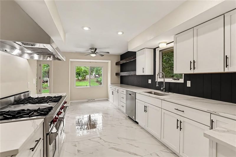 821 Cedar St, Lee's Summit, MO 64086