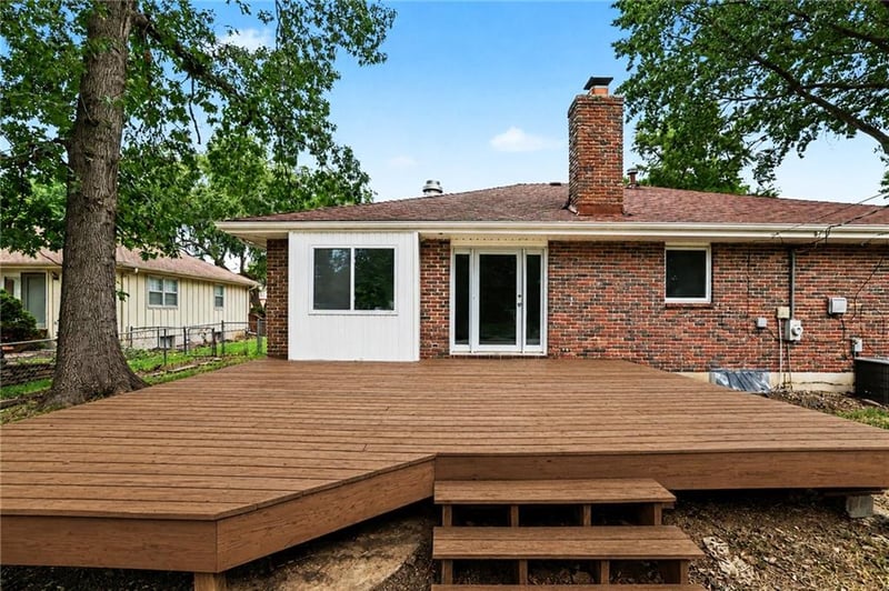 821 Cedar St, Lee's Summit, MO 64086
