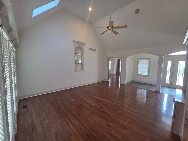 6095 Westwood Ct, Parkville, MO 64152