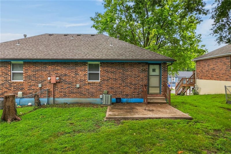 9408 E 83rd St, Raytown, MO 64138