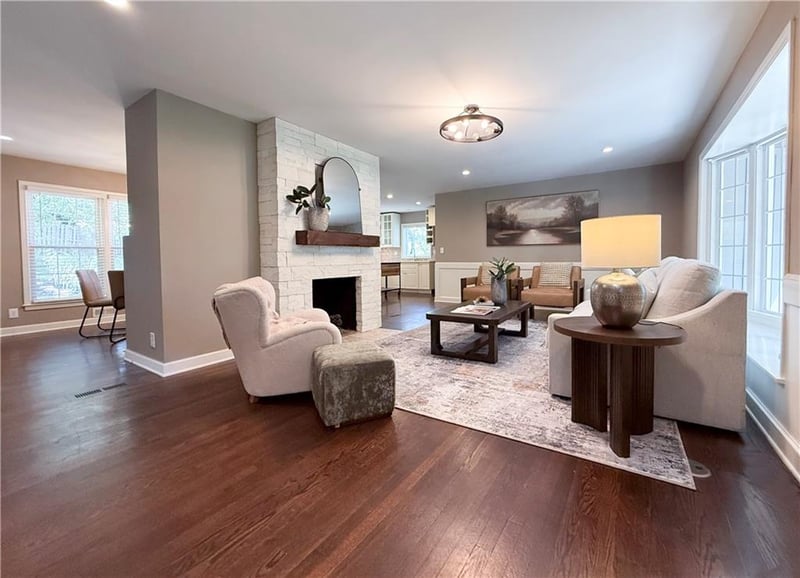 9704 Manor Rd, Leawood, KS 66206