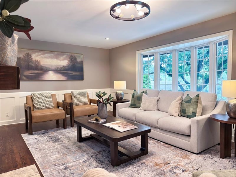 9704 Manor Rd, Leawood, KS 66206