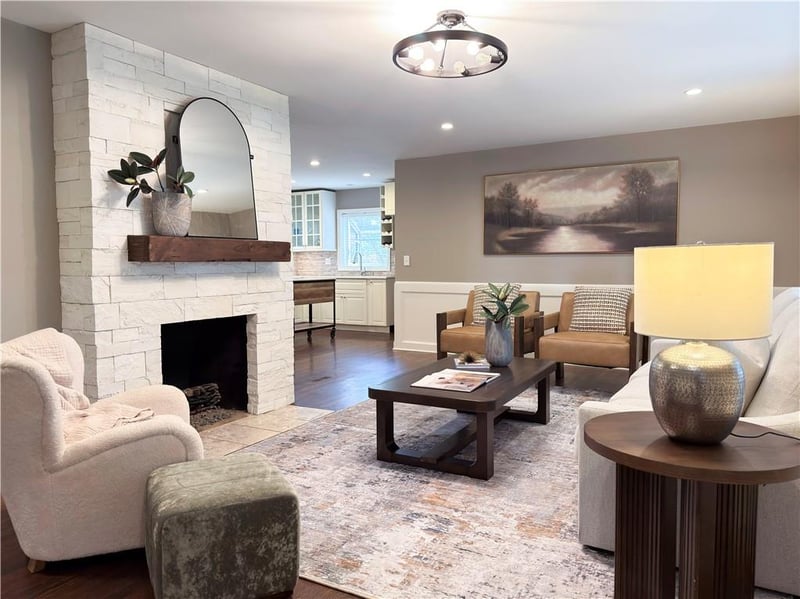 9704 Manor Rd, Leawood, KS 66206