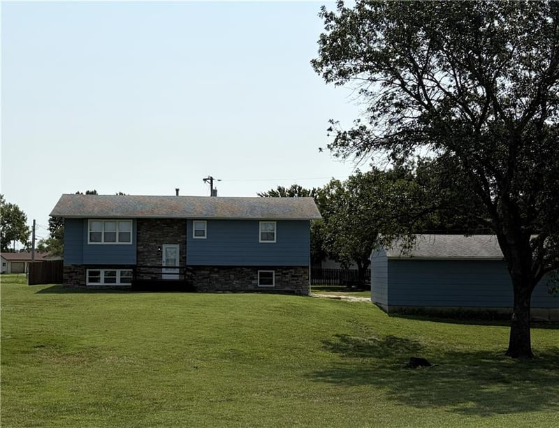 1017 Willett St, Burlington, KS 66839