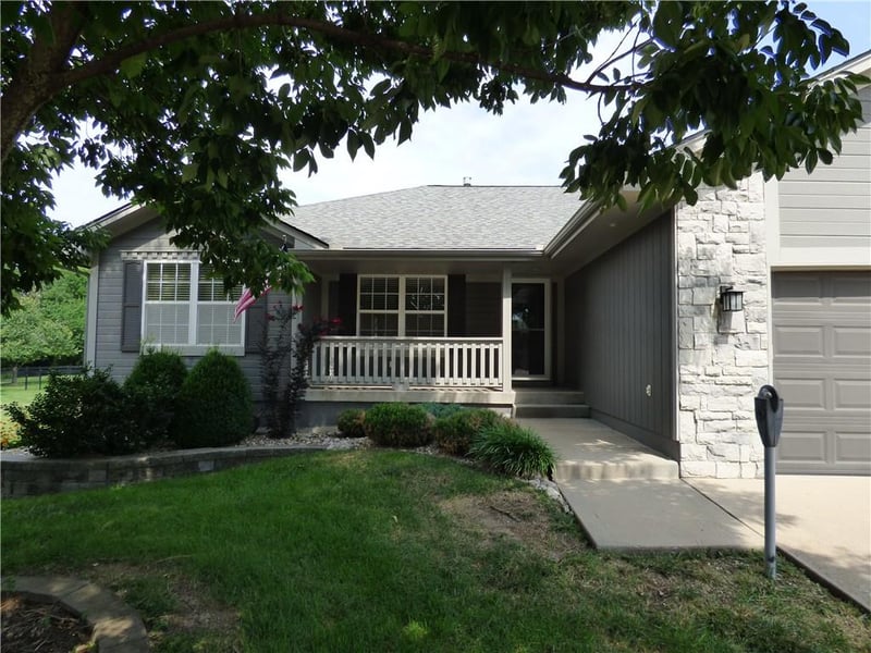 1716 Black Bear Ct, Raymore, MO 64083