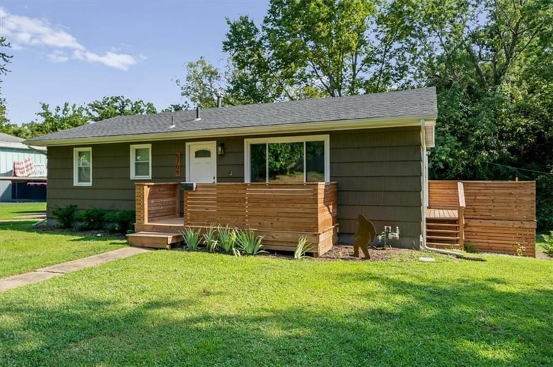 5709 E 107th Ter, Kansas City, MO 64137