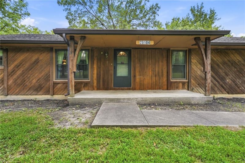 20104 Pickering Rd, Belton, MO 64012
