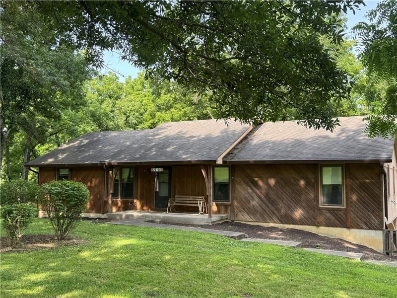 20104 Pickering Rd, Belton, MO 64012