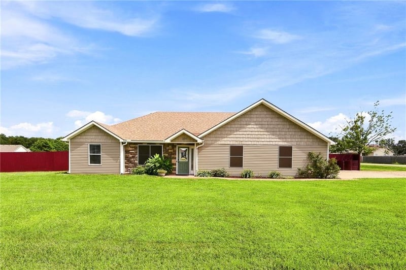 389 SE 971 Rd, Knob Noster, MO 65336