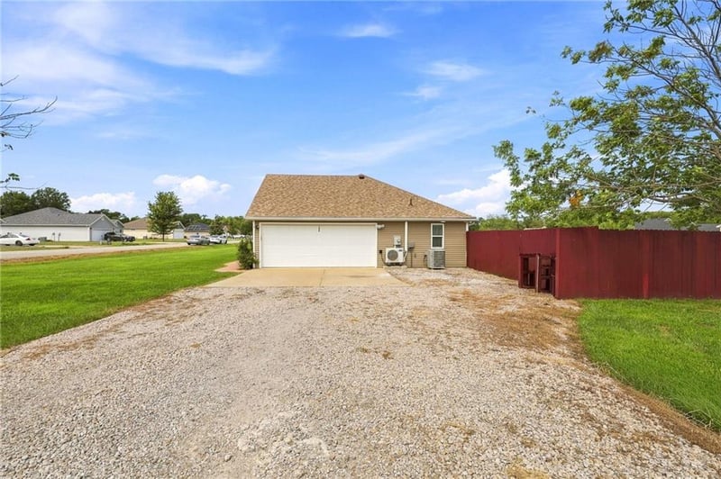 389 SE 971 Rd, Knob Noster, MO 65336