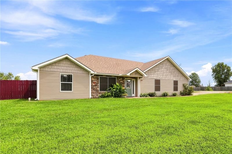 389 SE 971 Rd, Knob Noster, MO 65336
