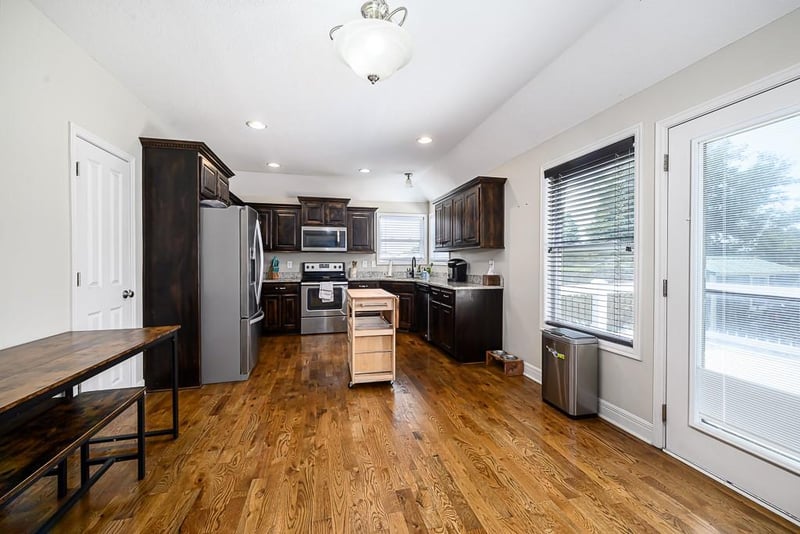 836 N Oak Ter, Tonganoxie, KS 66086