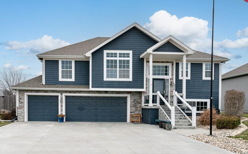 836 N Oak Ter, Tonganoxie, KS 66086