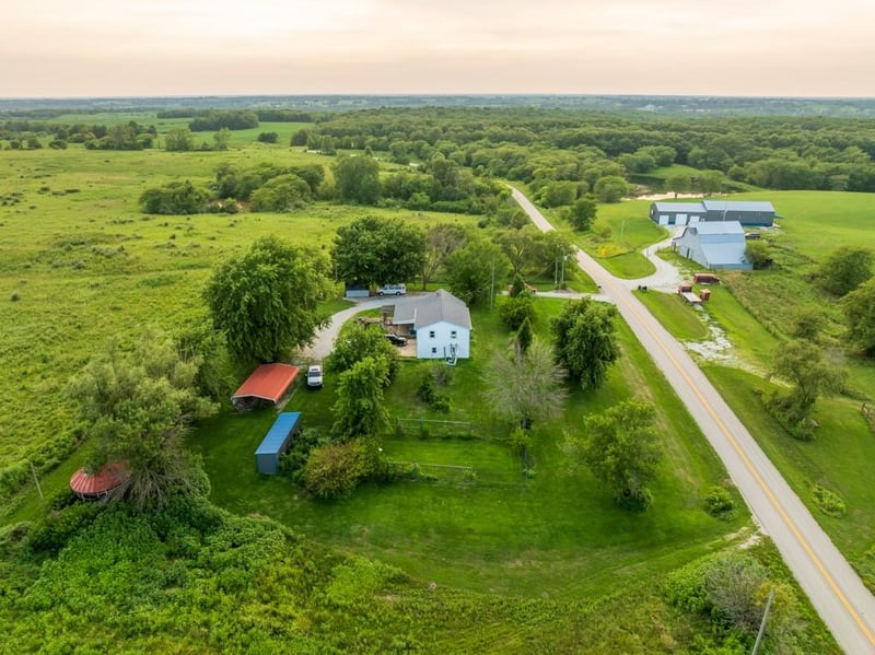 1033 Highway Nn Hw, Spickard, MO 64679