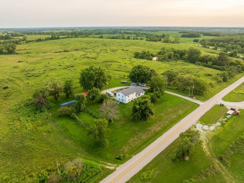 1033 Highway Nn Hw, Spickard, MO 64679