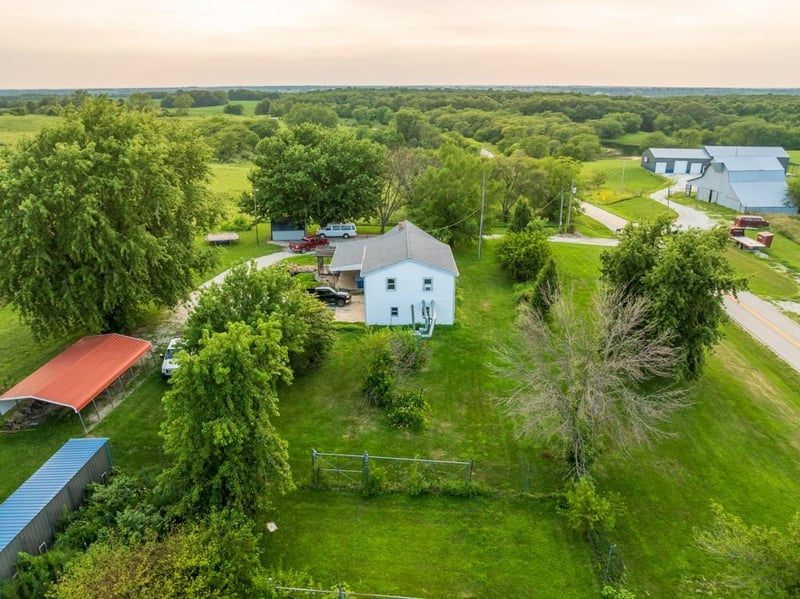 1033 Highway Nn Hw, Spickard, MO 64679