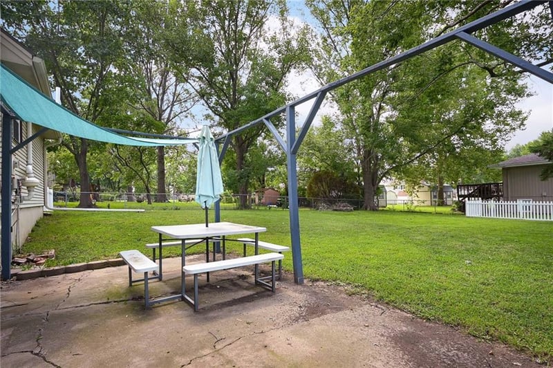 8301 E 166th St, Belton, MO 64012