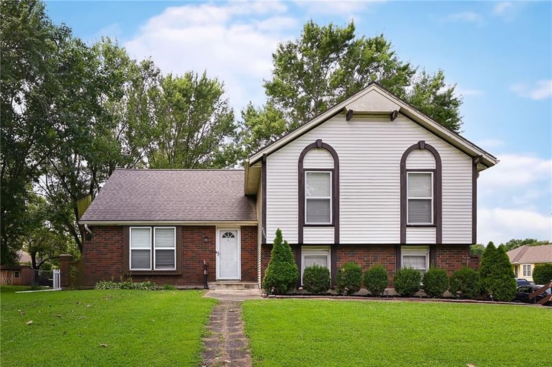 8301 E 166th St, Belton, MO 64012