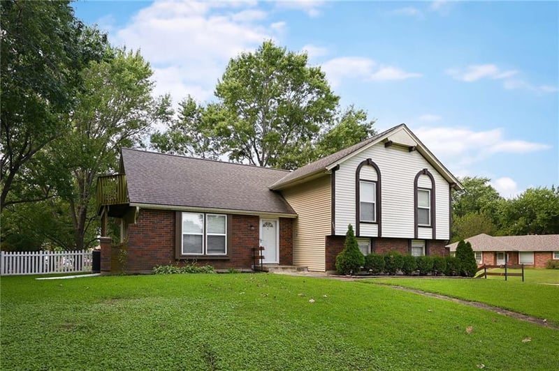 8301 E 166th St, Belton, MO 64012