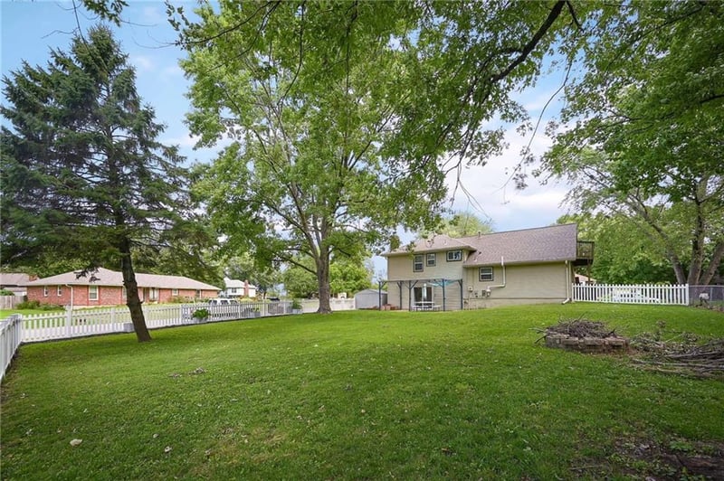8301 E 166th St, Belton, MO 64012