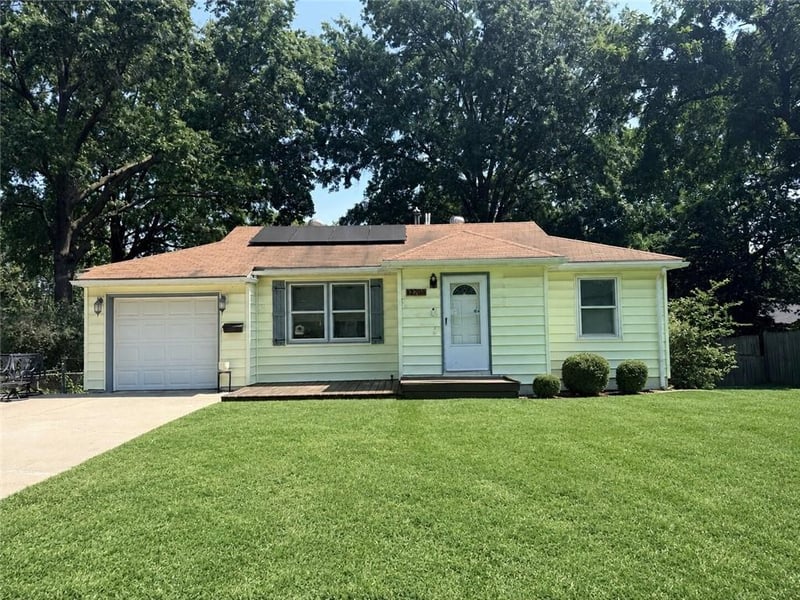12703 Grandview Rd, Grandview, MO 64030