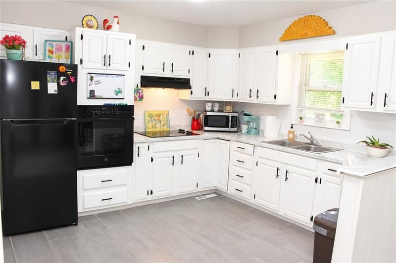 8205 E 86th Ter, Raytown, MO 64138