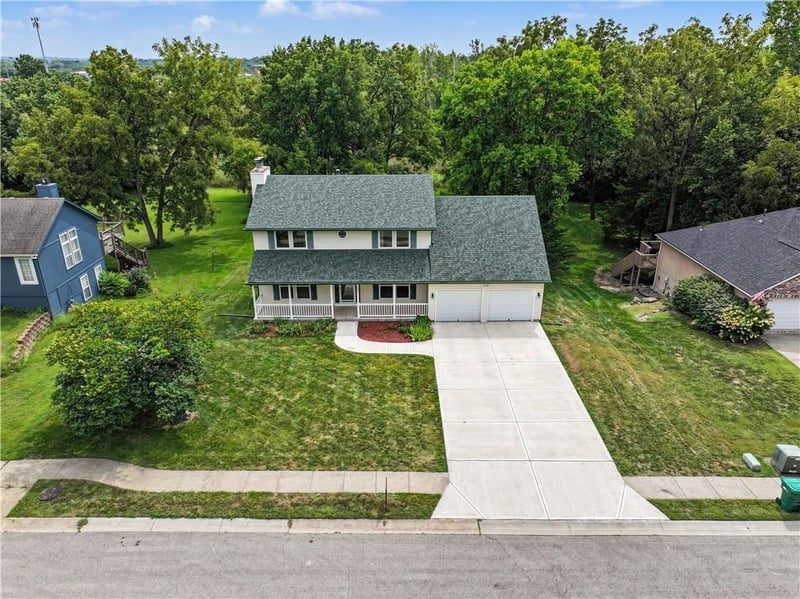 13835 Woodmont Ave, Bonner Springs, KS 66012