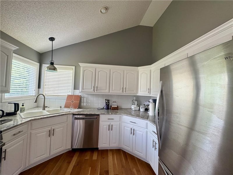 16222 W 157th Ter, Olathe, KS 66062